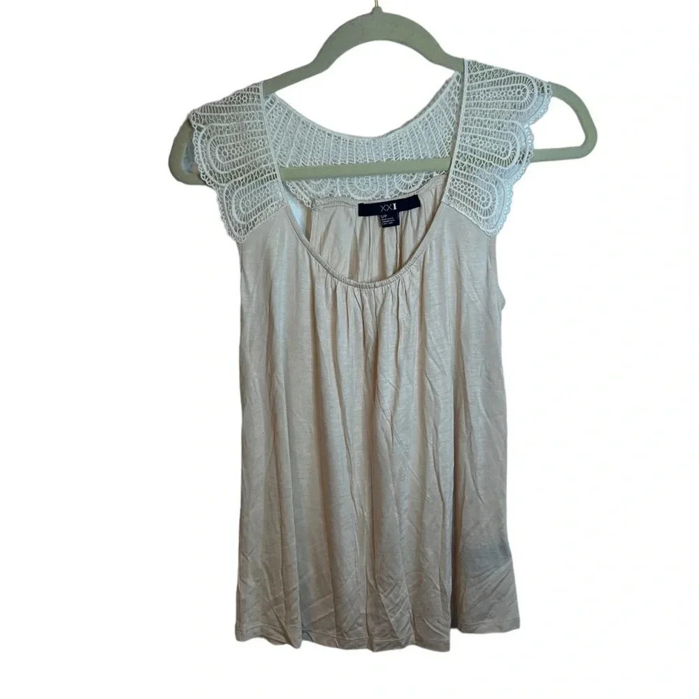FOREVER 21 CROCHET SLEEVELESS TOP